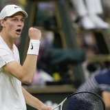Jannik Sinner a maîtrisé son sujet au 3e tour à Wimbledon KEYSTONE/AP/Mosa'ab Elshamy